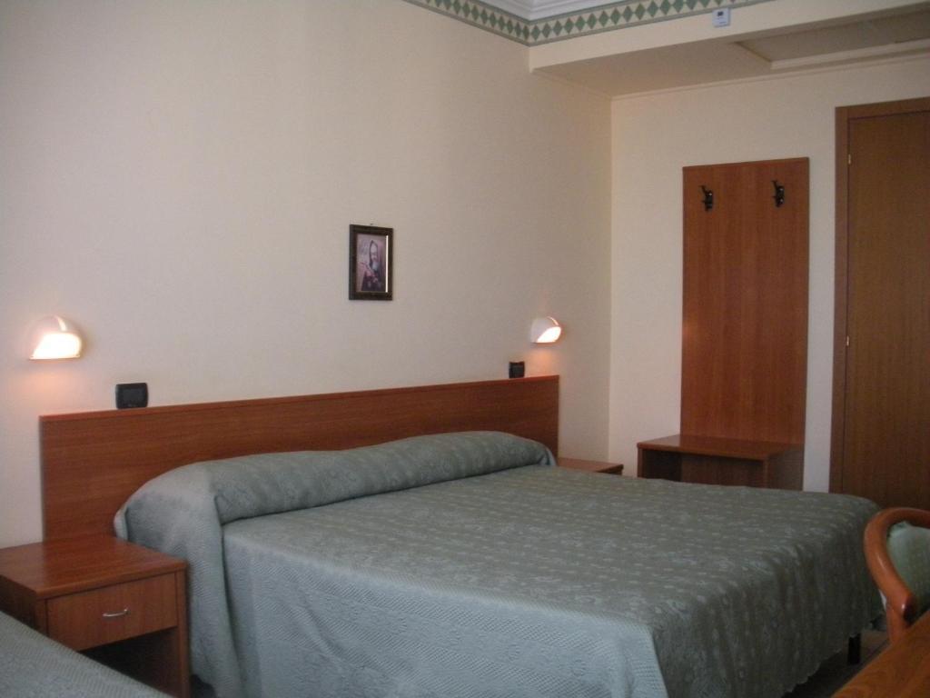 Hotel La Perla Del Gargano サン・ジョバンニ・ロトンド 部屋 写真